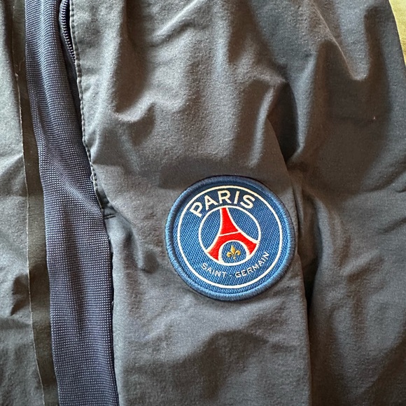 Paris St Germain Kit - Picture 6 of 8